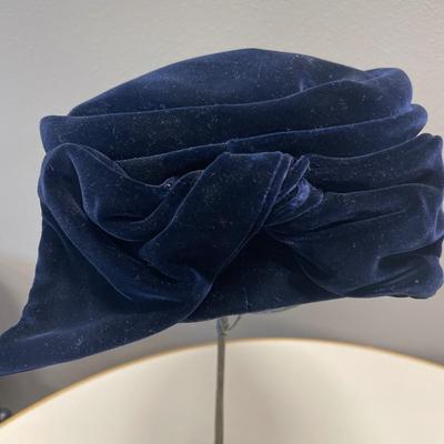 2 vintage ladies winter hats