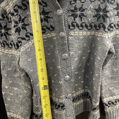 Hand made Norwegian women’s wool sweater