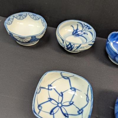 Sale Photo Thumbnail #1420: Vintage Japanese Round & Square Bowls