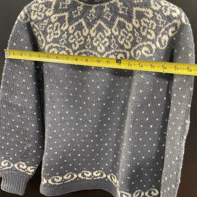 Ladies wool hand made Norwegian sweater
