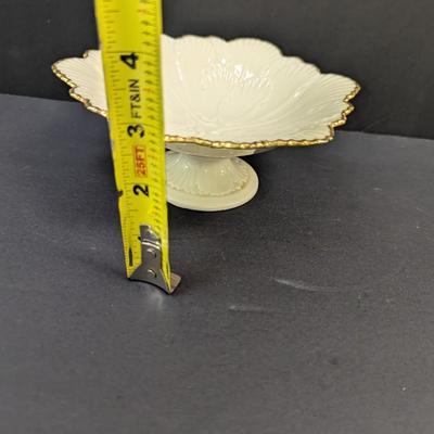 Sale Photo Thumbnail #1446: Lenox Hibiscus Flower Design Footed 24k Gold Trim Candy Dish