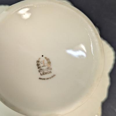Sale Photo Thumbnail #1444: Lenox Hibiscus Flower Design Footed 24k Gold Trim Candy Dish