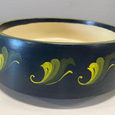 Beautiful Norwegian Rosemaling wood bowl