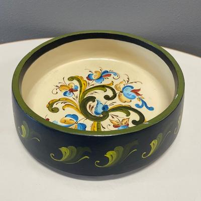 Beautiful Norwegian Rosemaling wood bowl