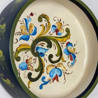 Beautiful Norwegian Rosemaling wood bowl