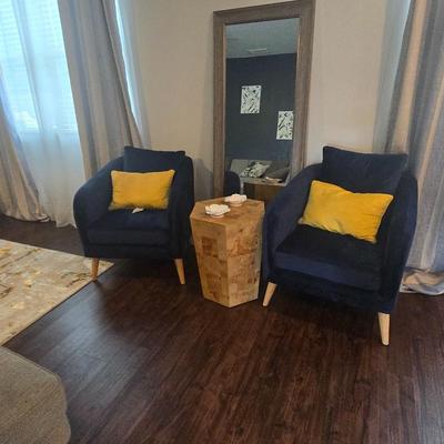 Pair of Velve Arm Chairs with decorative Pillows