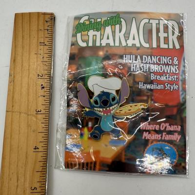 Disney Dining with Character Limited Edition 2007 Stitch Pin – Still on Card