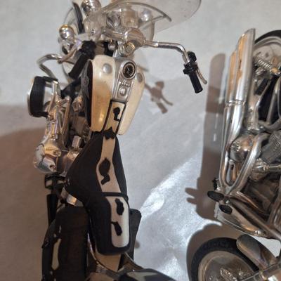 2 toy Harley Davidson motorcycles