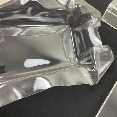 6 Pieces of Acrylic/Plastic items