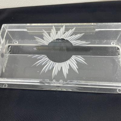 6 Pieces of Acrylic/Plastic items