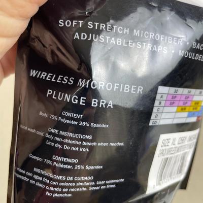 2 New DKNY Wireless Plunge Bras XL