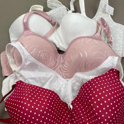 5 Women’s Bras 38DD-42C