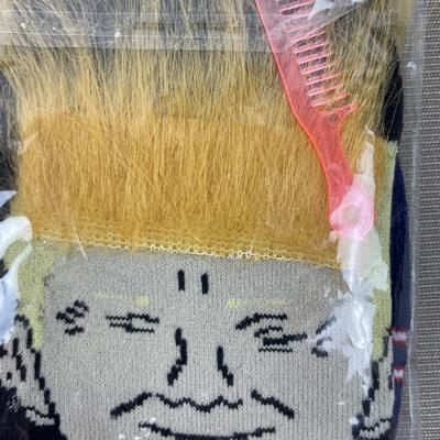 New Novelty Trump Socks with Comb