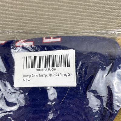 New Novelty Trump Socks with Comb
