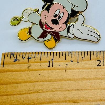 Sale Photo Thumbnail #234: Chef Mickey Mouse is an Open Edition pin from the World Of Disney (NYC): Broadway Roles Series pin series. It was originally released in January, 2008 and was available as an Officially Licensed Disney trading pin.