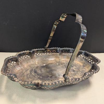 Sale Photo Thumbnail #3010: Walker & Hall Sheffield English Silverplate Pierced Basket #5935, circa 1910