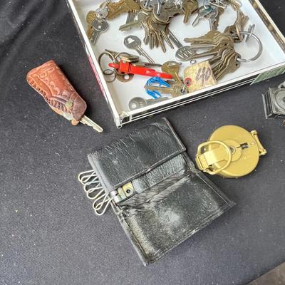 Lot 206 Cigar box of keys & other