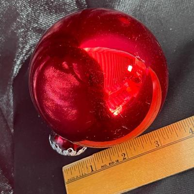 Lot 220 1982 Large ornament