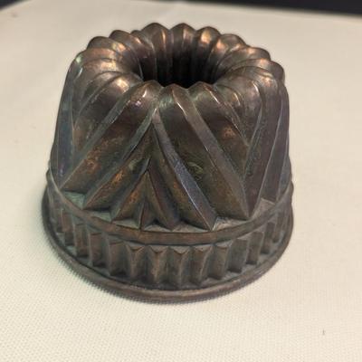 Sale Photo Thumbnail #1930: Hammered Antique Victorian Copper Pudding Jelly Baking Mold