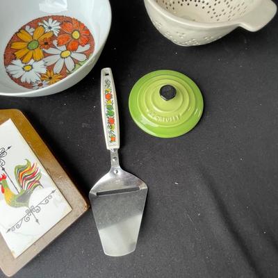 Lot 226 Assorted Kitchen items