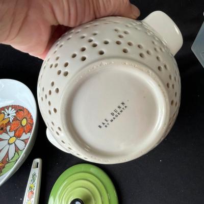 Lot 226 Assorted Kitchen items
