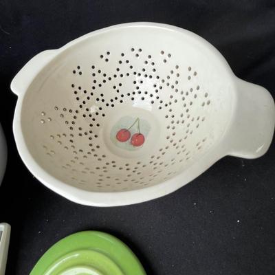 Lot 226 Assorted Kitchen items