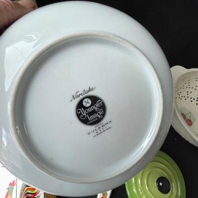 Lot 226 Assorted Kitchen items
