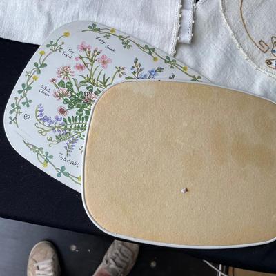 Lot 232 Lot of linens & hot pads
