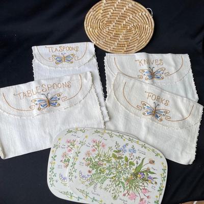 Lot 232 Lot of linens & hot pads