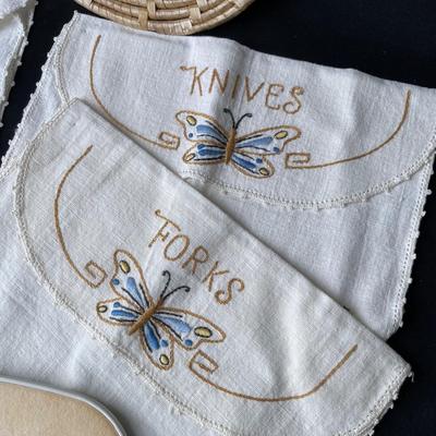 Lot 232 Lot of linens & hot pads