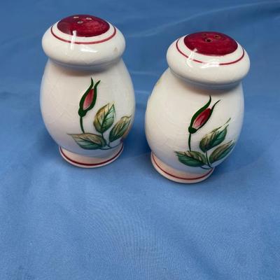 Lot 248 Lefton American Rose Shakers