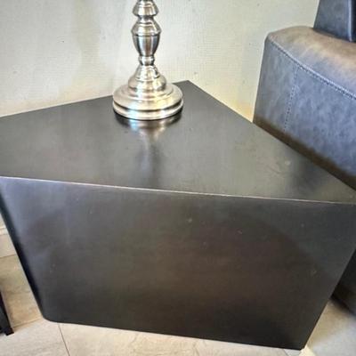 Triangle cube black