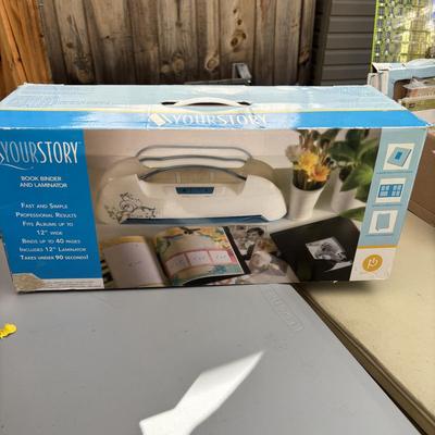 Lot 601: Crafts Supplies: Paper,Tools,Stamps and Mire