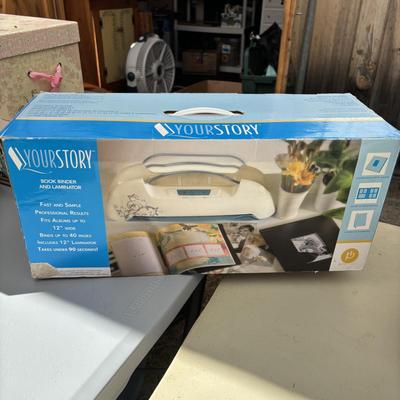 Lot 601: Crafts Supplies: Paper,Tools,Stamps and Mire