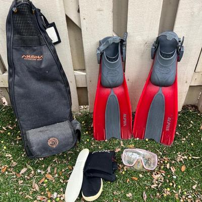 Dacor fins, goggles, Akona snorkel/scuba carry case for fins, goggles, boots, defogger spray and more