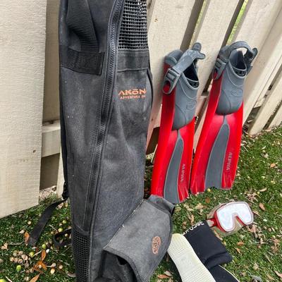 Dacor fins, goggles, Akona snorkel/scuba carry case for fins, goggles, boots, defogger spray and more
