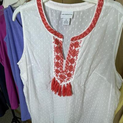 9 Women’s Tops Most XL