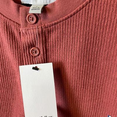 New Men’s Rust Waffle Henley Large