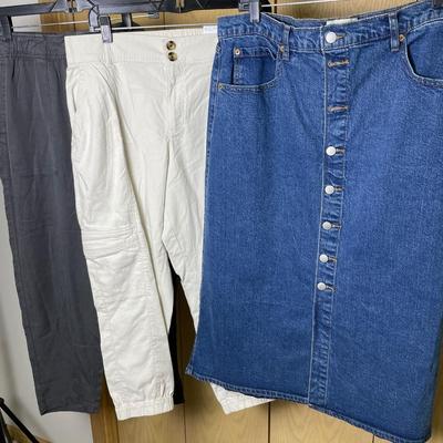 3 New Women’s Bottoms XL