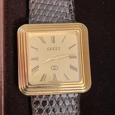 2 Vintage Gucci Watches Mens Woman with Cases