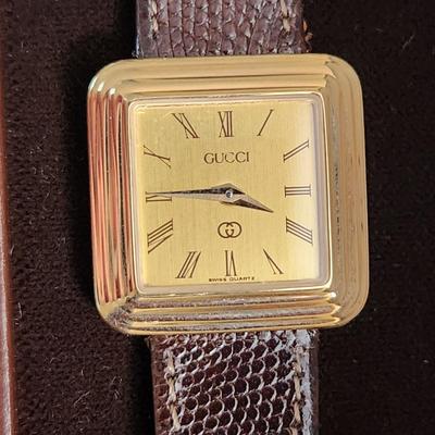 2 Vintage Gucci Watches Mens Woman with Cases