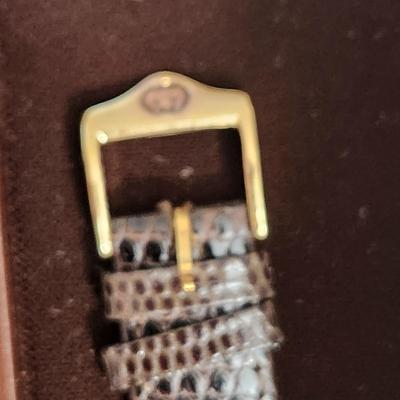 2 Vintage Gucci Watches Mens Woman with Cases