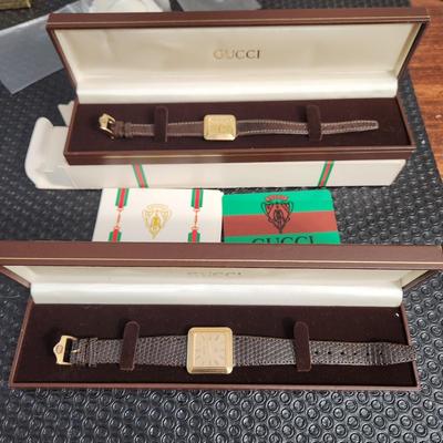 2 Vintage Gucci Watches Mens Woman with Cases
