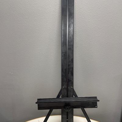 Table top easel that folds