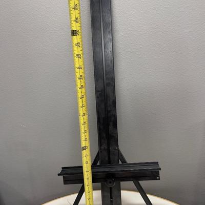 Table top easel that folds