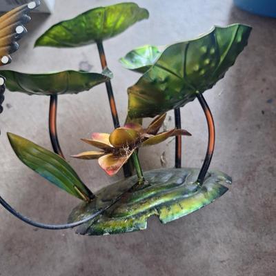 Metal decoorative water lillies