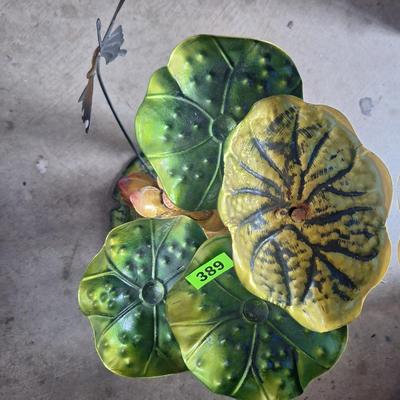 Metal decoorative water lillies