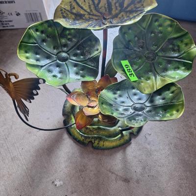 Metal decoorative water lillies