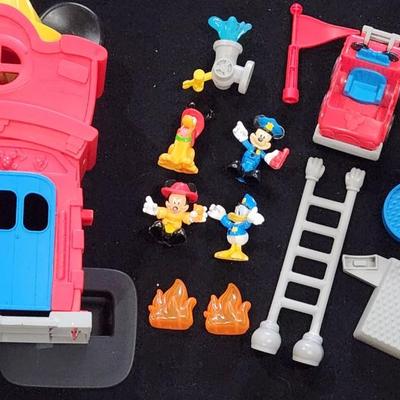 Sale Photo Thumbnail #155: Fisher-Price Mickey's Funny Fire Station & Large Lot of Thomas the Train & Friends Trackmaster Assorted Track Pieces

Will receive everything pictured as is.