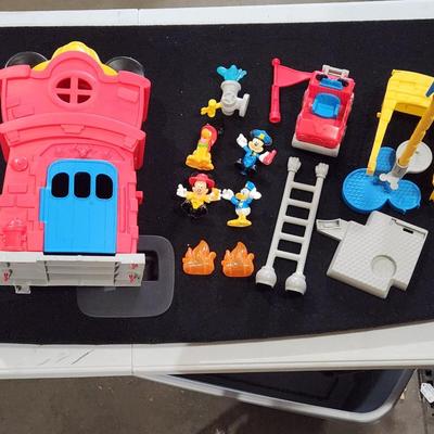 Sale Photo Thumbnail #154: Fisher-Price Mickey's Funny Fire Station & Large Lot of Thomas the Train & Friends Trackmaster Assorted Track Pieces

Will receive everything pictured as is.